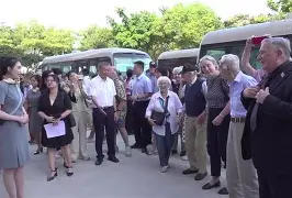 棒球夜战：渝州飞鹰队逆转燕山犀牛队，主帅临场妙招宿敌对话再升级